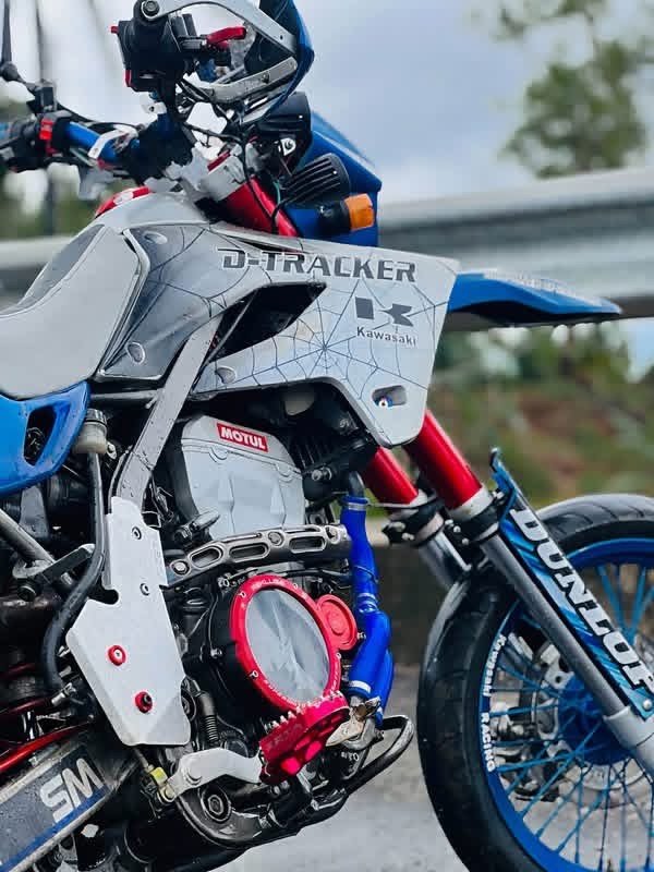 D tracker for sale