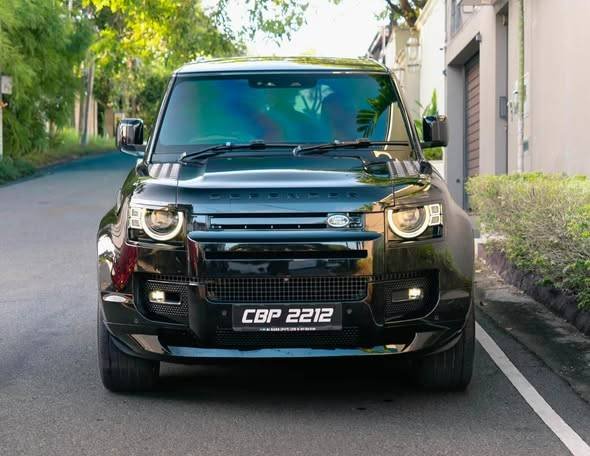 LAND ROVER DEFENDER P300E ( Plugin ) UK 🇬🇧  HSE