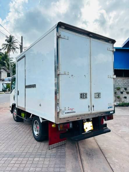 Isuzu 10.5 Feet Japan Truck
