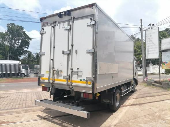 Isuzu 14.5 Feet Japan Truck