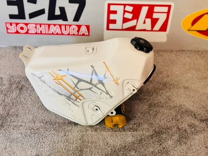 DRZ K9  white Fuel tank