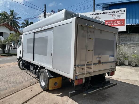 Isuzu 14.5 Feet Japan Truck