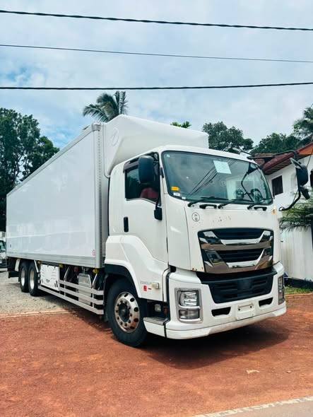 Isuzu Giga 32 Feet Japan Truck
