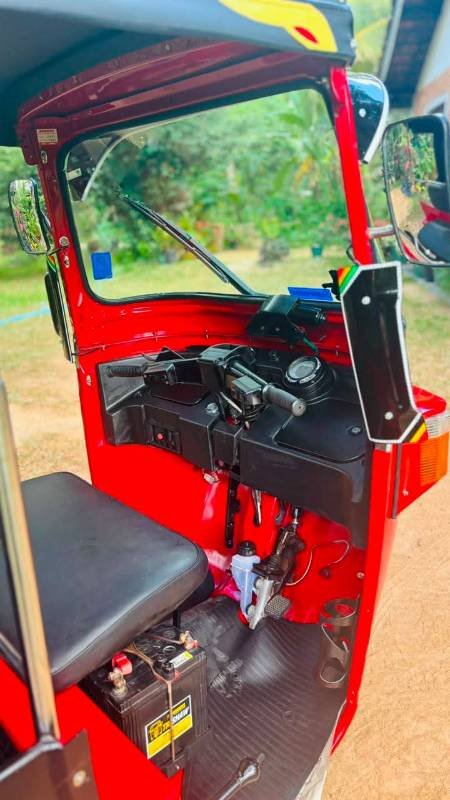 Bajaj threeweel for sale