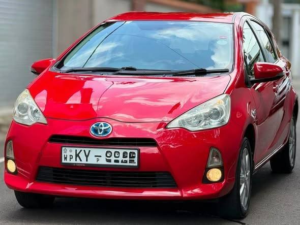Prius C (Aqua) 2014