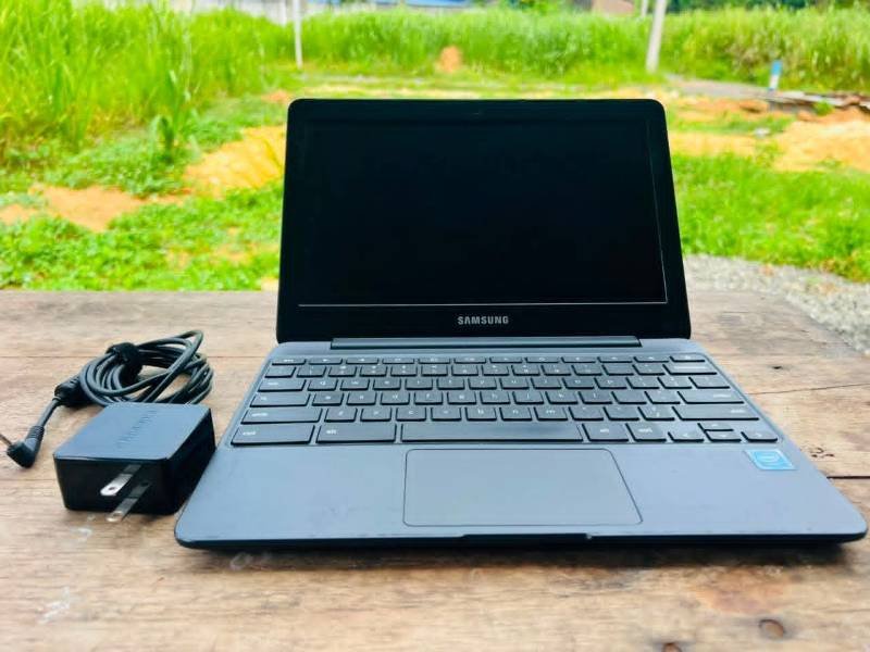 Samsung chorme book laptop