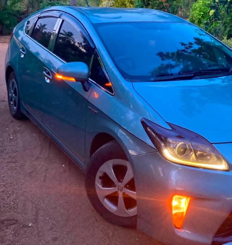 Toyota prius S LED