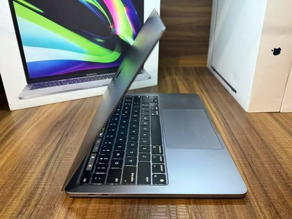 Used l Apple MacBook Pro