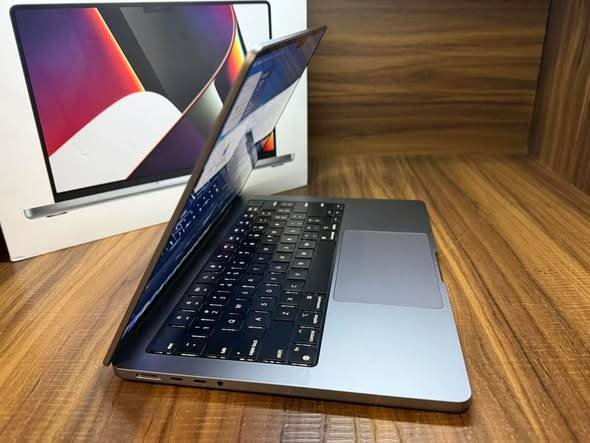 Used l Apple MacBook Pro l
