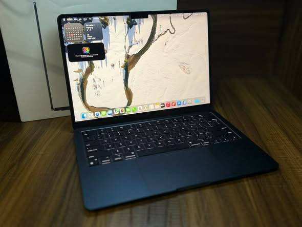 Used l Apple MacBook Air l Model