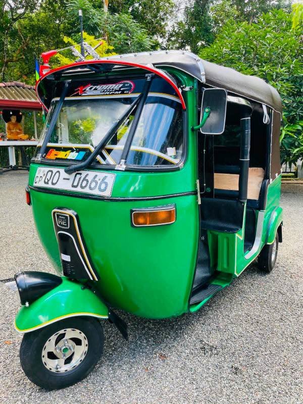 Bajaj threeweel for sale